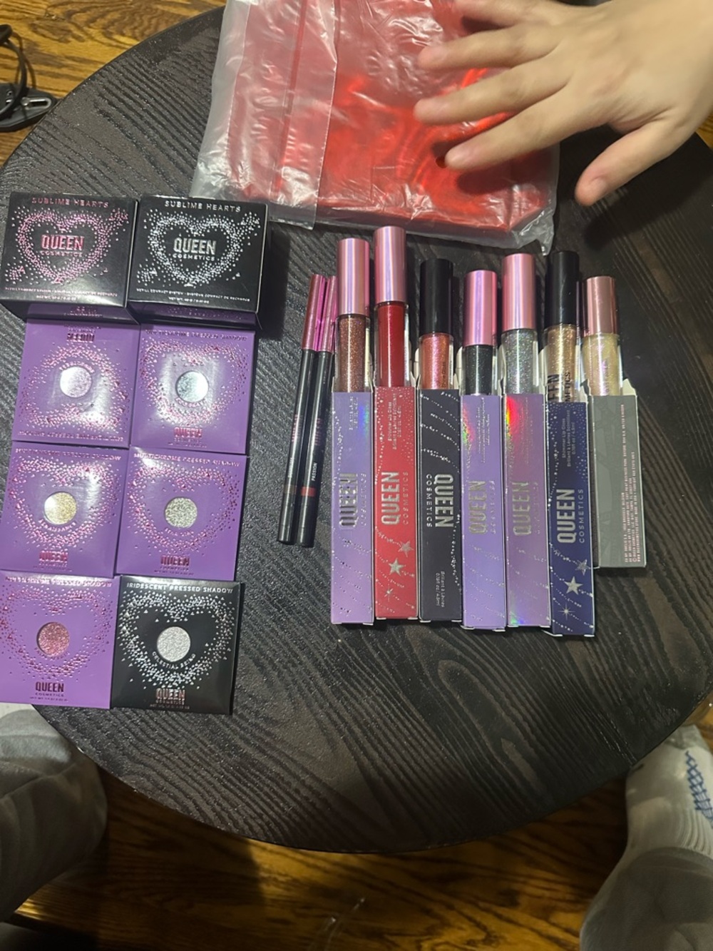 Que Liquid Glitter Lip & Gloss Set - Pink, Red, Gold, Rose